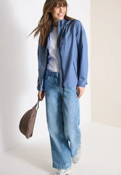 Veste avec capuche et cordon de serrage