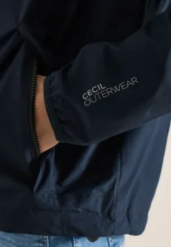 Veste avec capuche et cordon de serrage