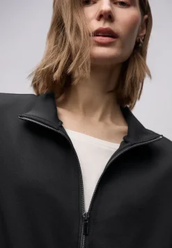 Veste avec cordon de serrage
