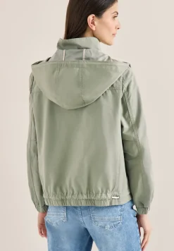 Veste avec cordon de serrage