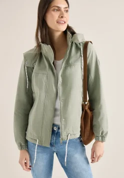 Veste avec cordon de serrage