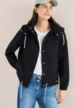 Veste avec cordon de serrage