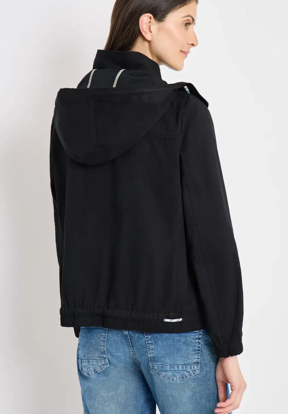 Veste avec cordon de serrage