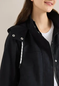 Veste avec cordon de serrage