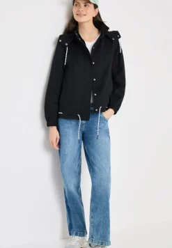 Veste avec cordon de serrage