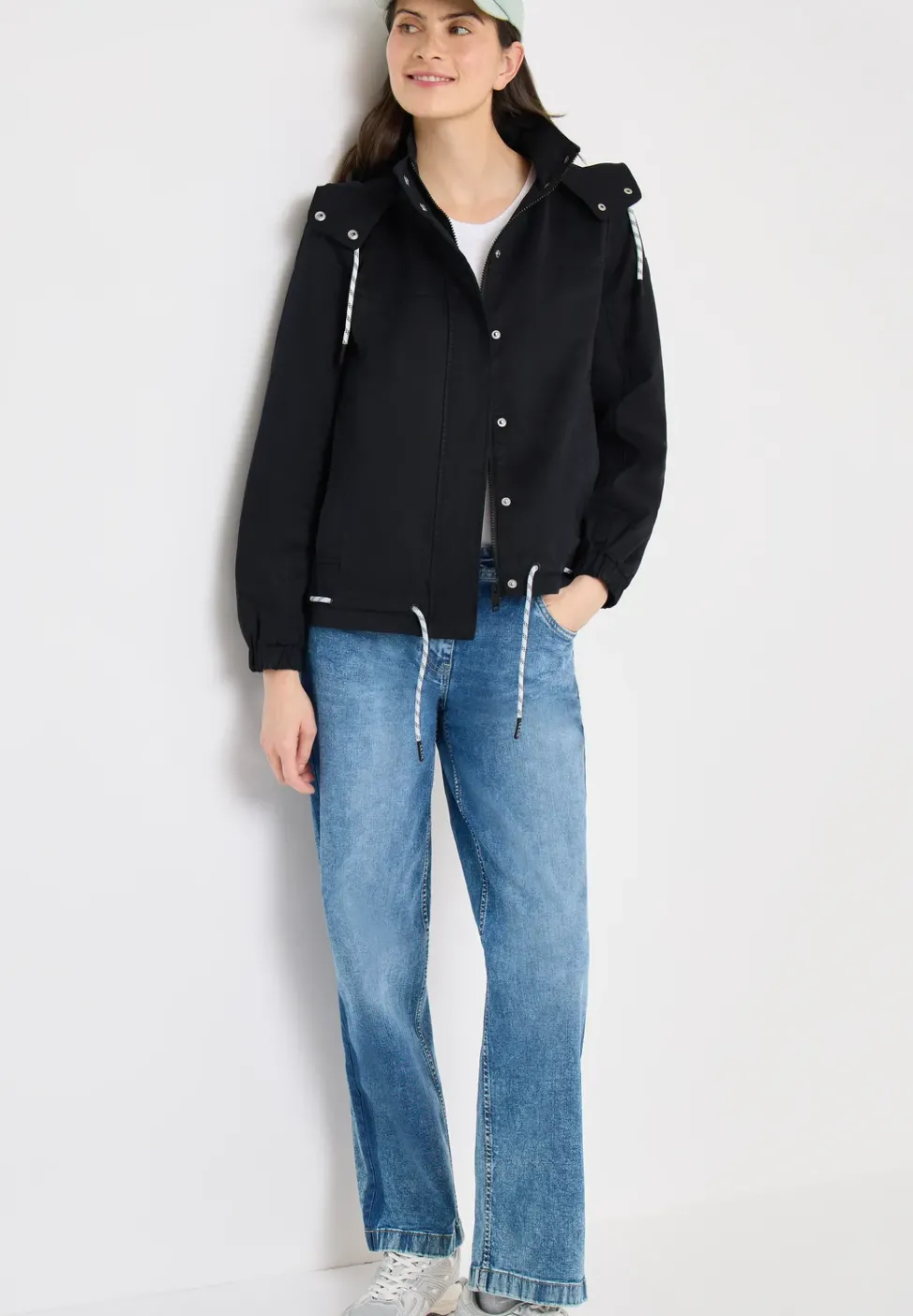 Veste avec cordon de serrage