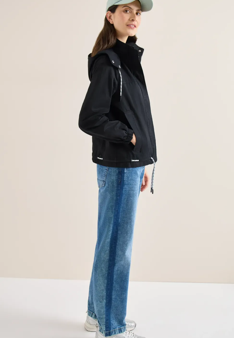 Veste avec cordon de serrage