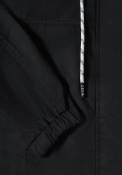 Veste avec cordon de serrage