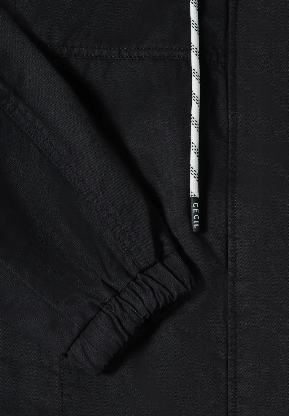 Veste avec cordon de serrage