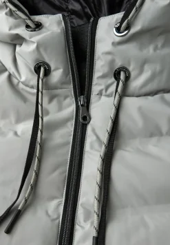 Veste avec coutures collées