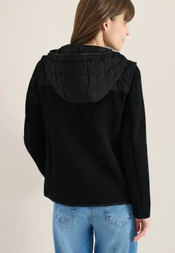 Veste avec un mélange de structures et une capuche