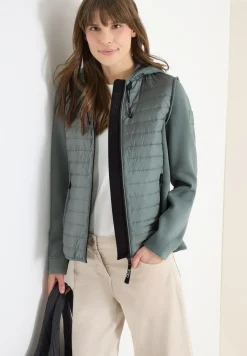 Veste avec un mélange de structures et une capuche