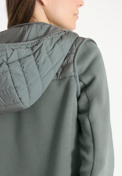 Veste avec un mélange de structures et une capuche