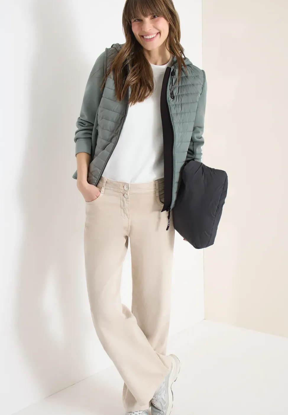 Veste avec un mélange de structures et une capuche