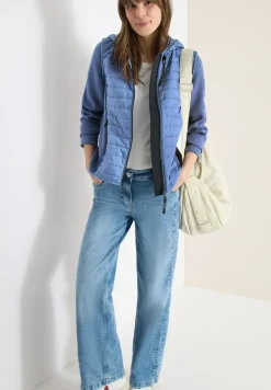 Veste avec un mélange de structures et une capuche