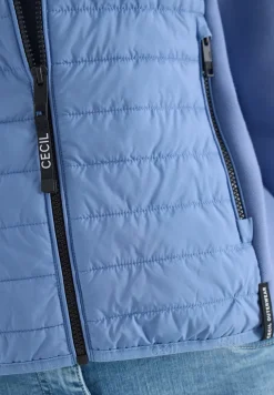 Veste avec un mélange de structures et une capuche