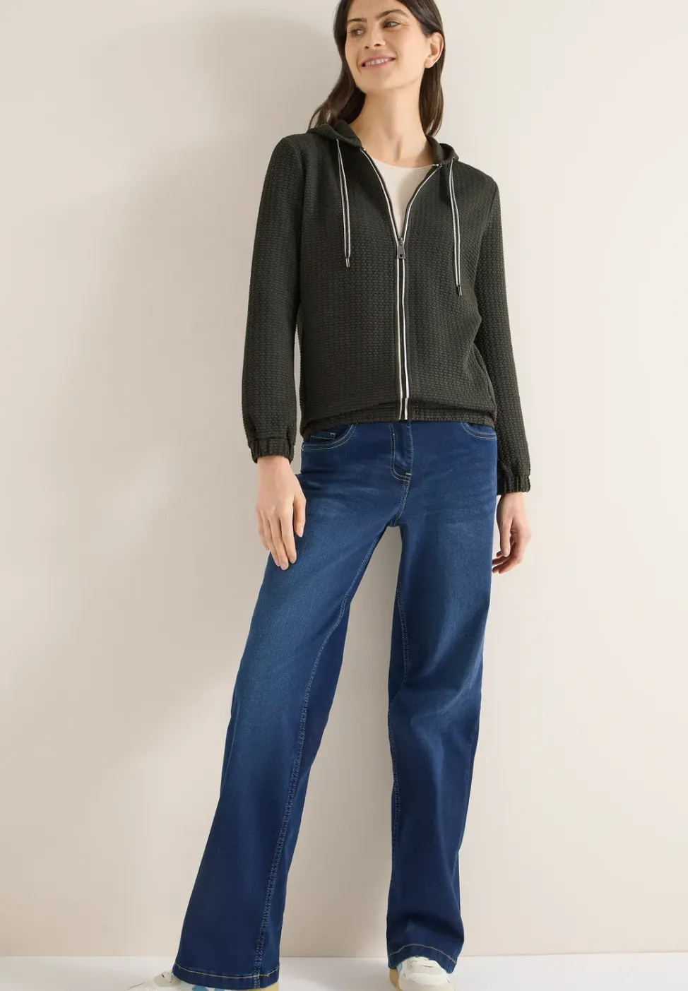 Veste à capuche avec structure