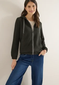Veste à capuche avec structure