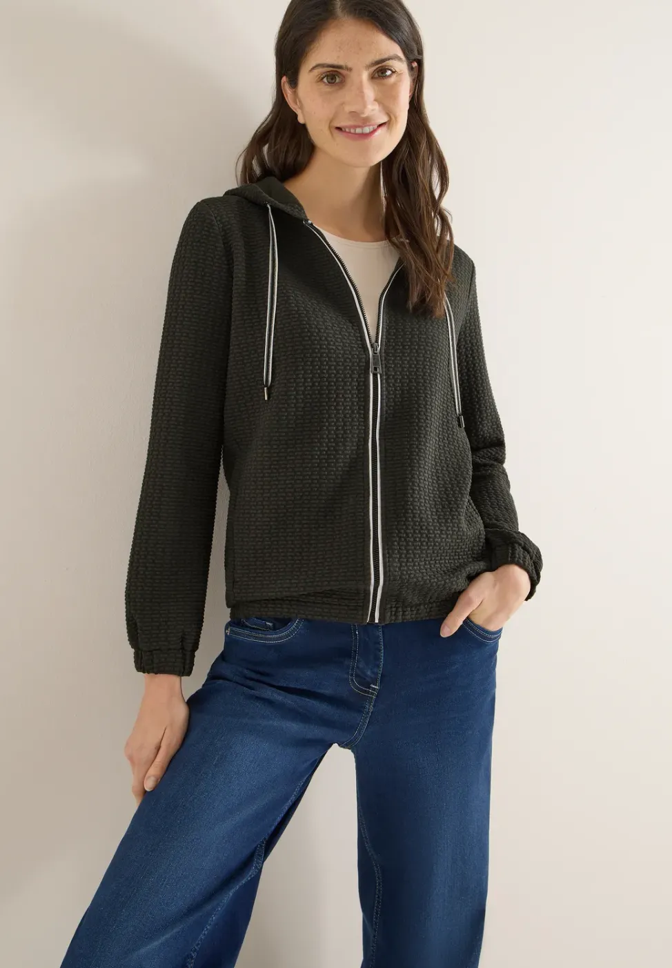 Veste à capuche avec structure