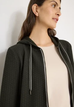 Veste à capuche avec structure