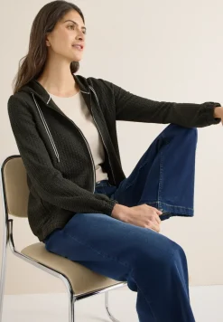 Veste à capuche avec structure