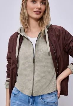 Veste courte à capuche