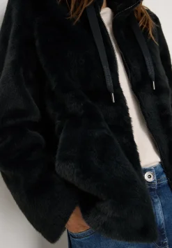 Veste courte en imitation fourrure