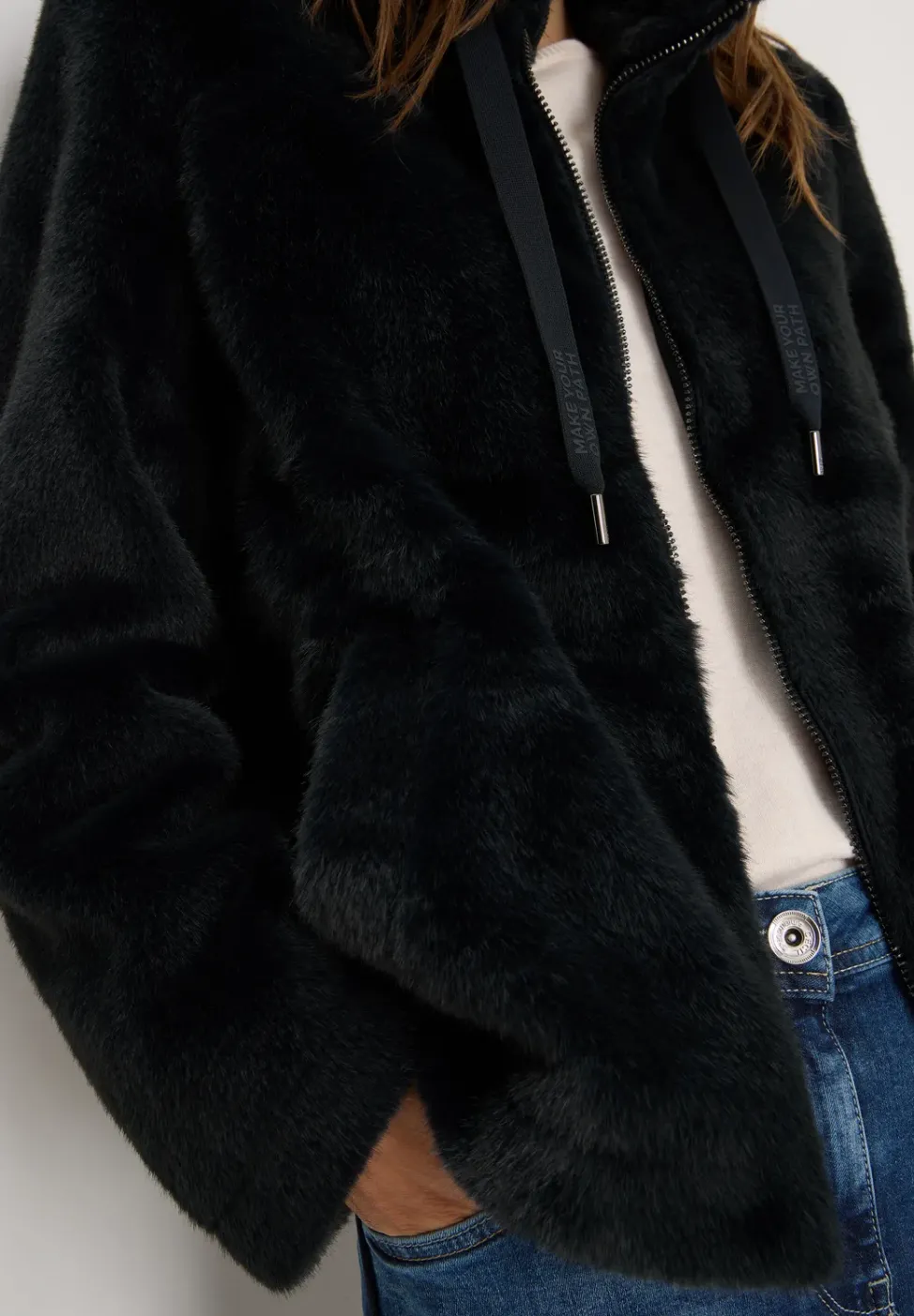 Veste courte en imitation fourrure