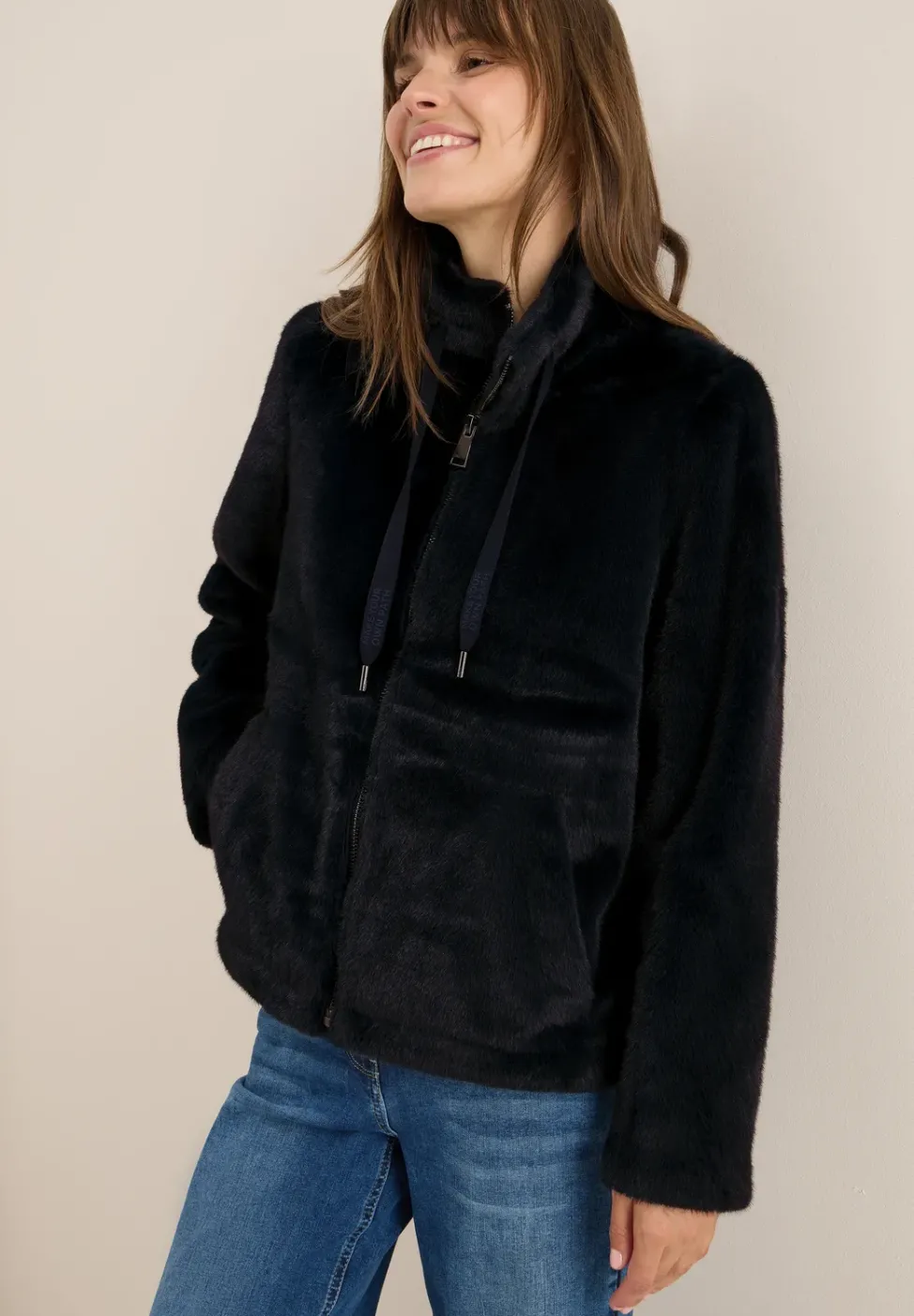 Veste courte en imitation fourrure