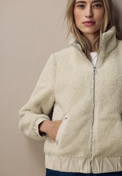Veste courte en peluche