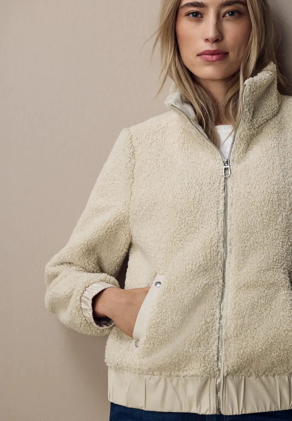 Veste courte en peluche