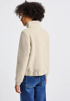 Veste courte en peluche