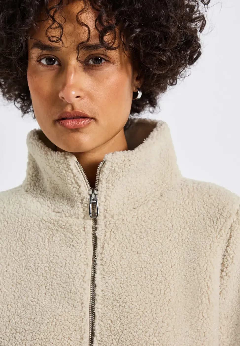 Veste courte en peluche