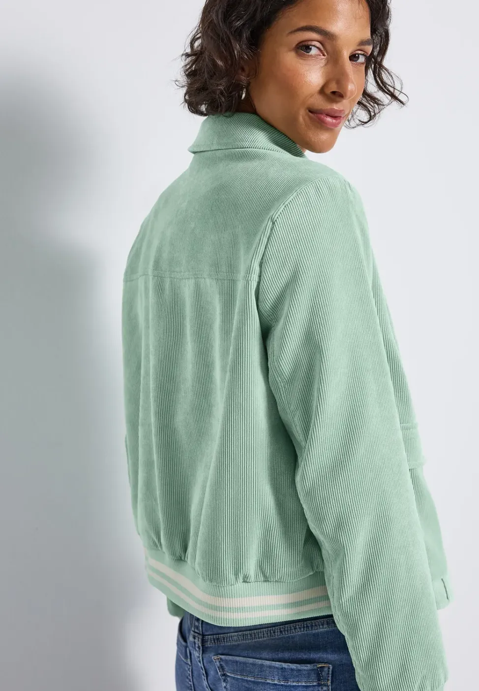 Veste courte en velours côtelé