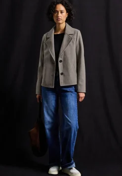 Veste courte à revers cosy