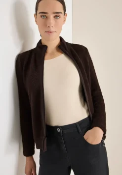 Veste en fil de plume