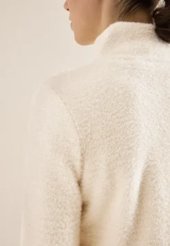 Veste en fil de plume