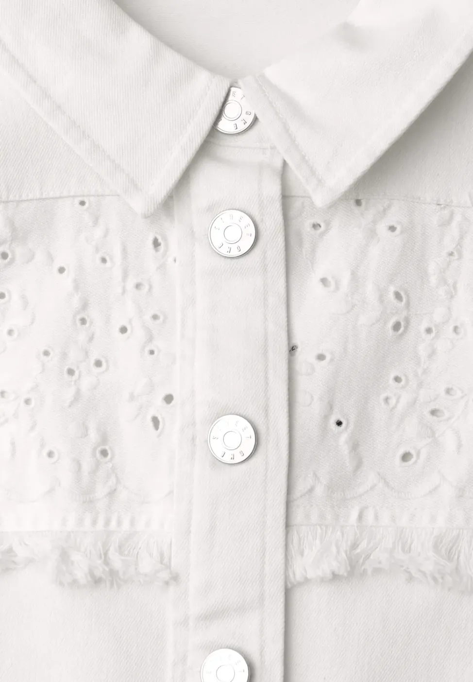 Veste en jean avec boutons et broderie