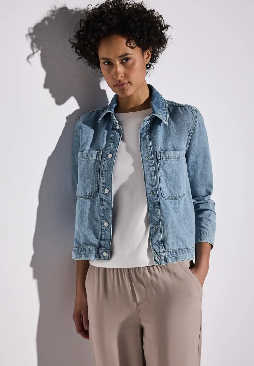 Veste en jean avec poches poitrine