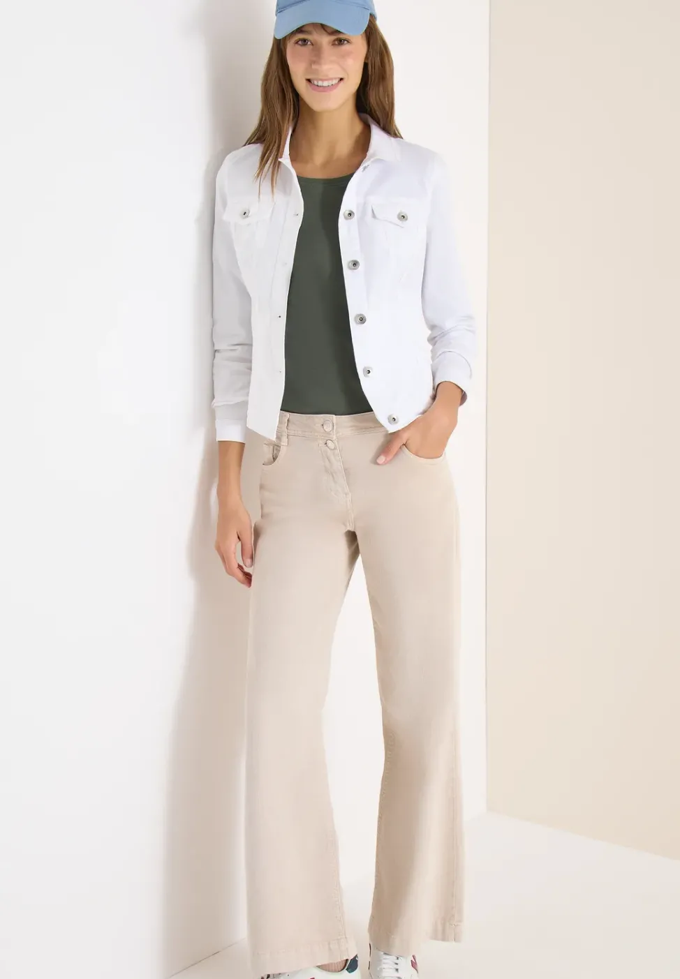 Veste en jean avec poches poitrine et boutons