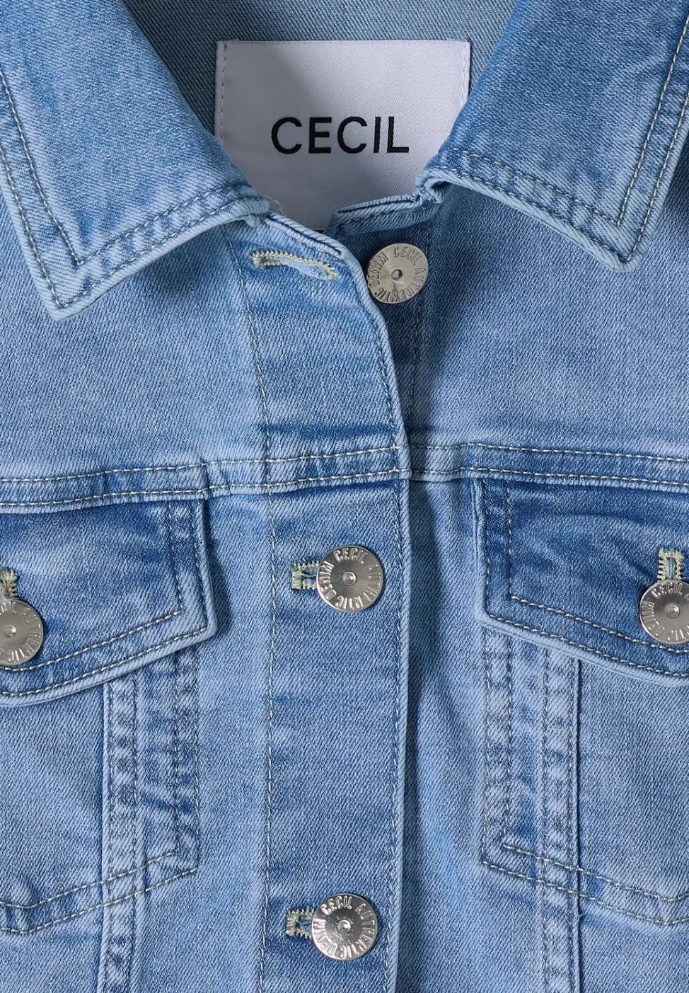 Veste en jean avec poches poitrine et boutons