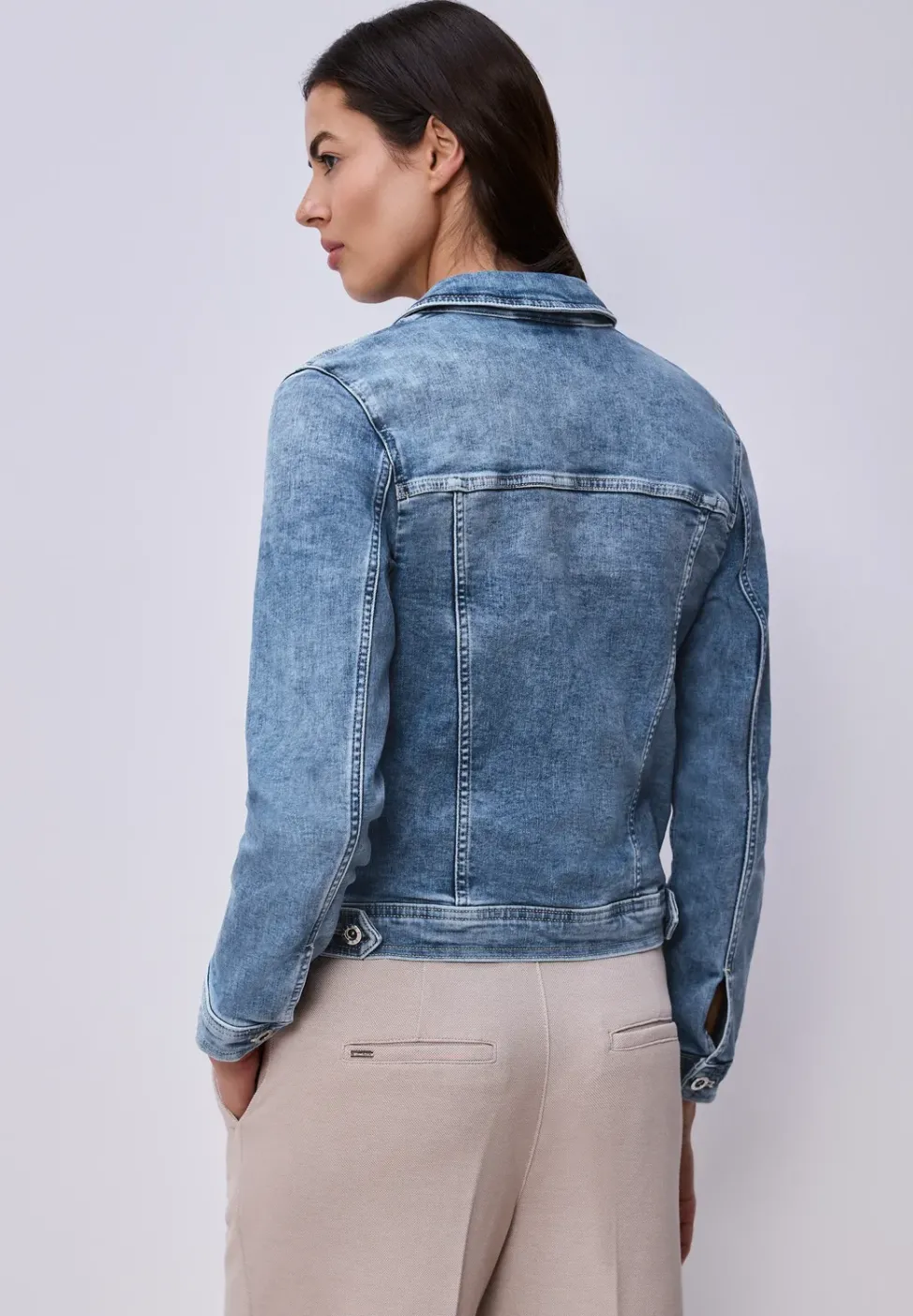 Veste en jean avec poches poitrine et boutons