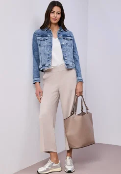 Veste en jean avec poches poitrine et boutons