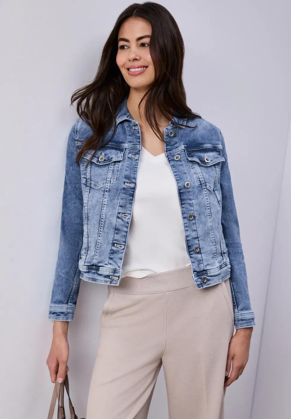 Veste en jean avec poches poitrine et boutons