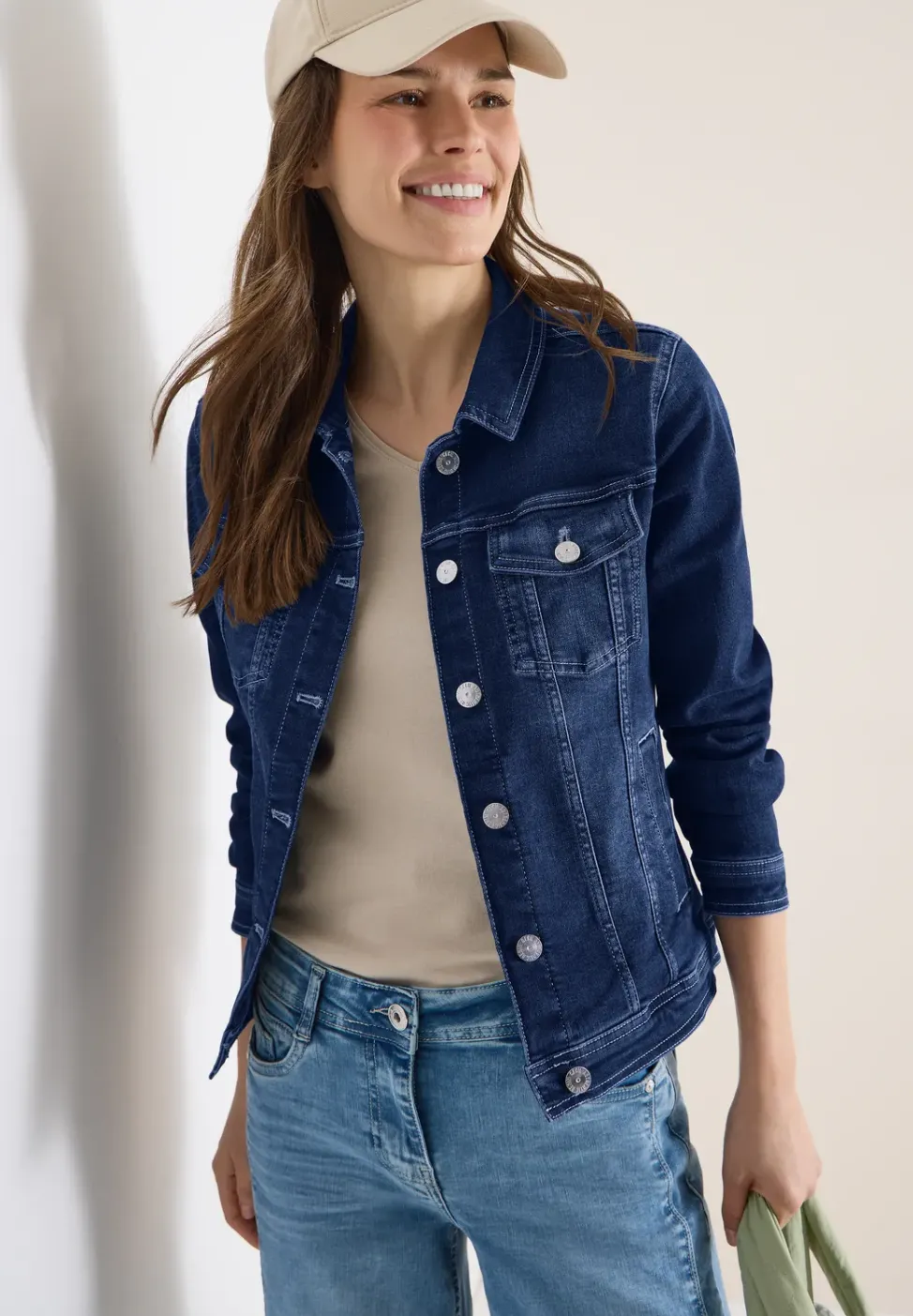 Veste en jean avec poches poitrine et boutons
