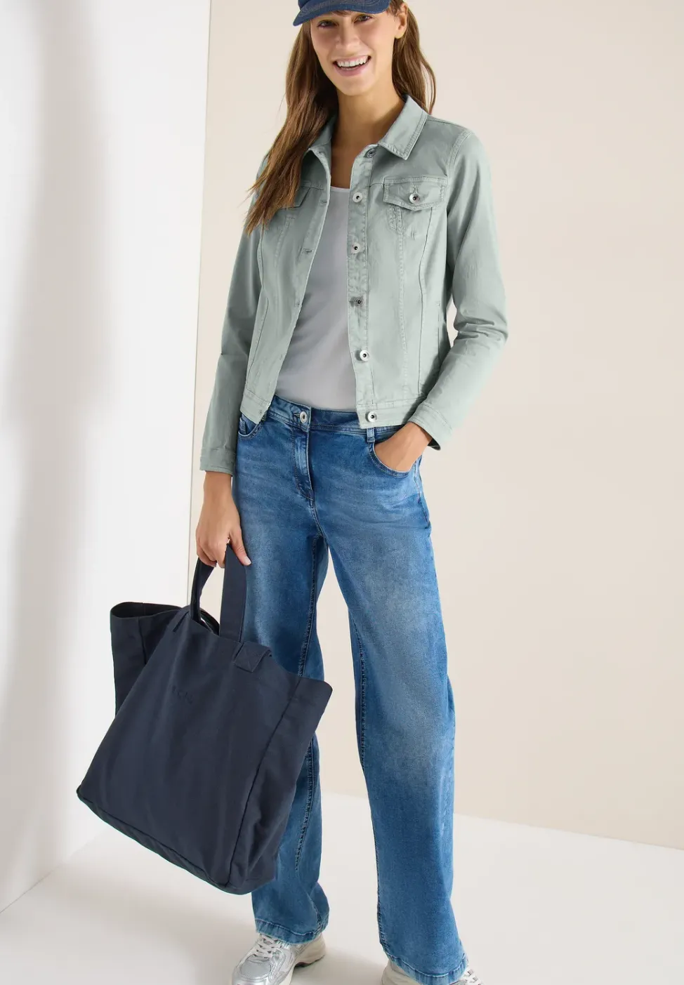 Veste en jean avec poches poitrine et boutons