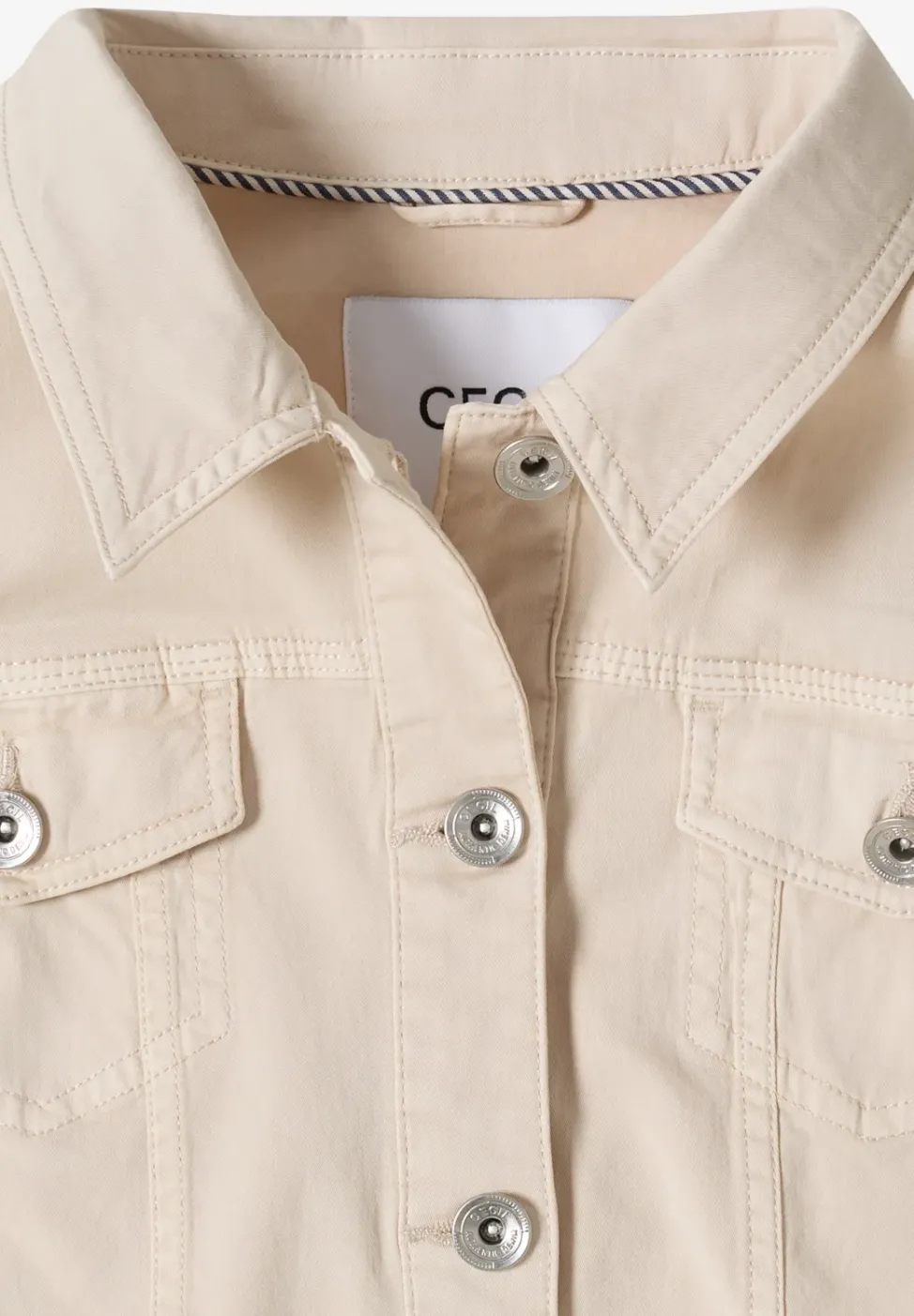 Veste en jean avec poches poitrine et boutons