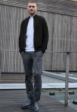 Veste en tricot avec col montant