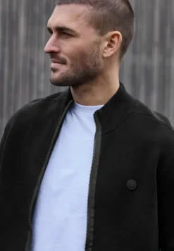 Veste en tricot avec col montant