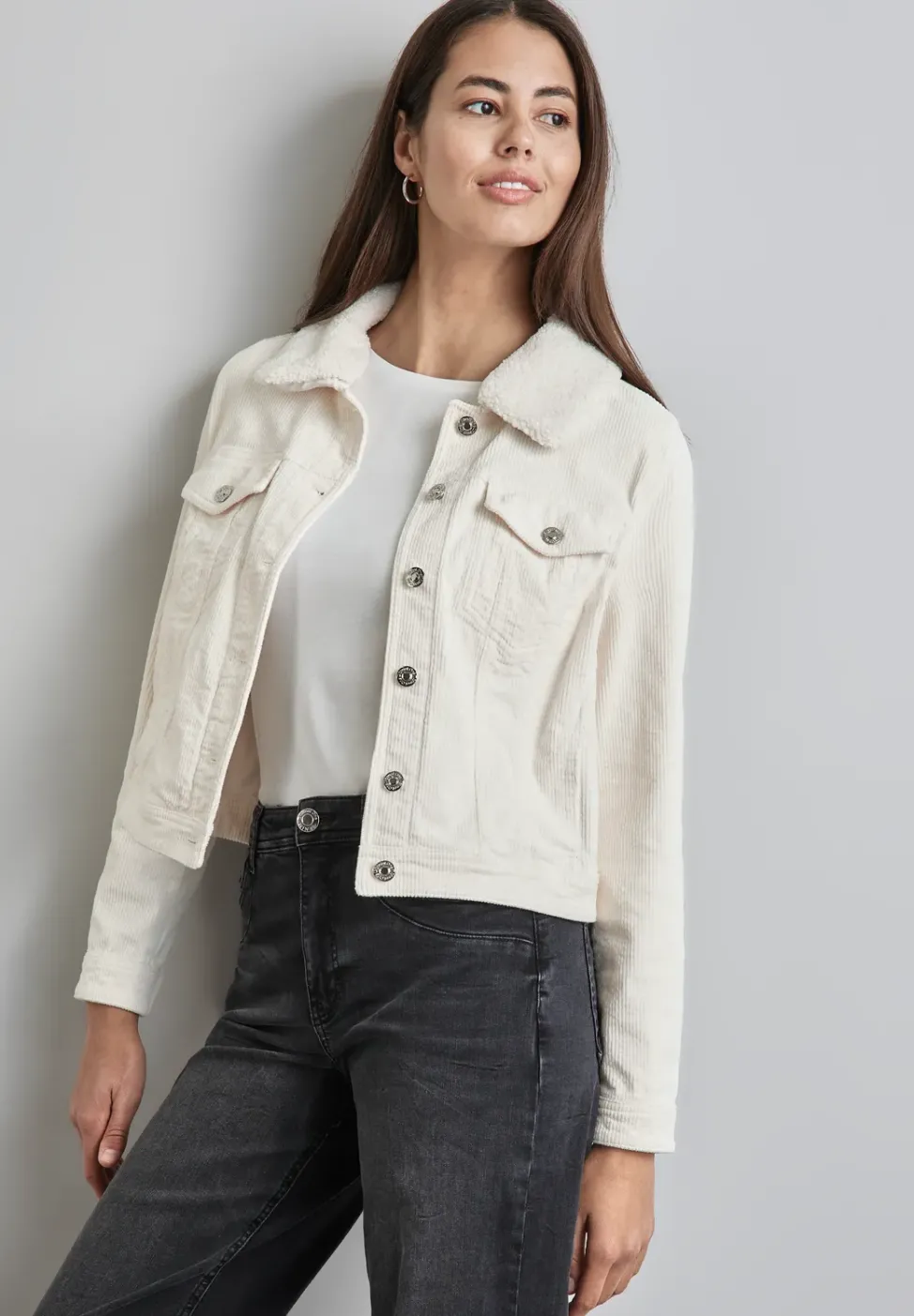 Veste en velours côtelé avec col en peluche